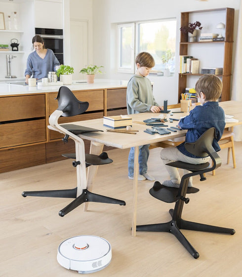Nomi Syöttötuoli, useita eri värejä, Stokke